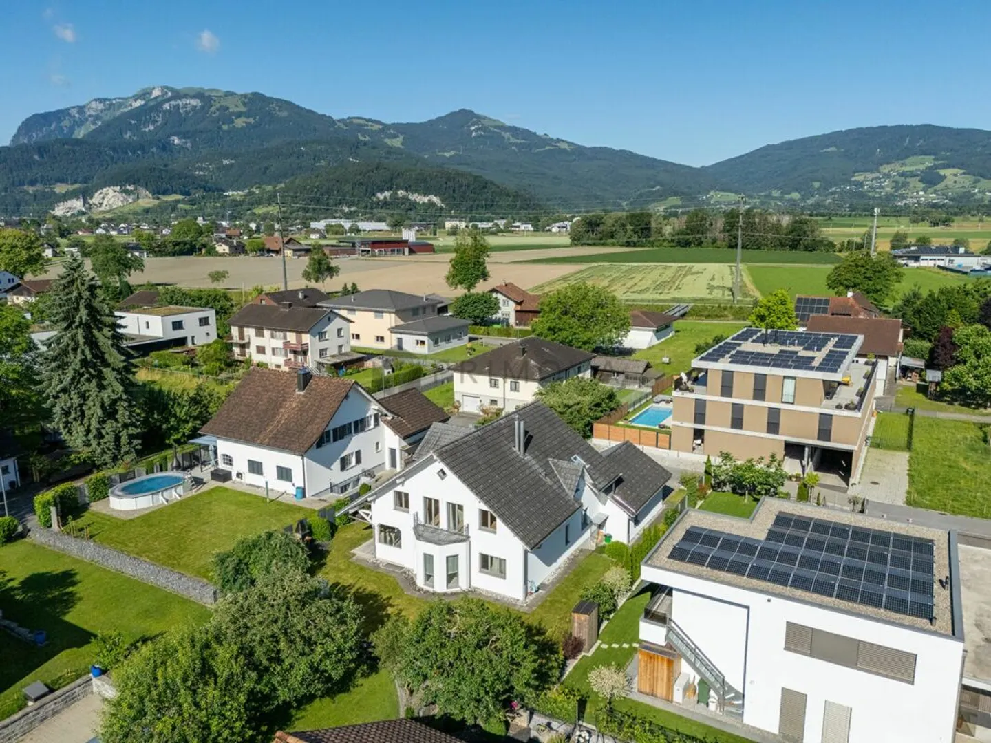 Maison individuelle spacieuse de 7,5 pièces avec sauna, jardin et six places de parking - Photo 12 sur 12