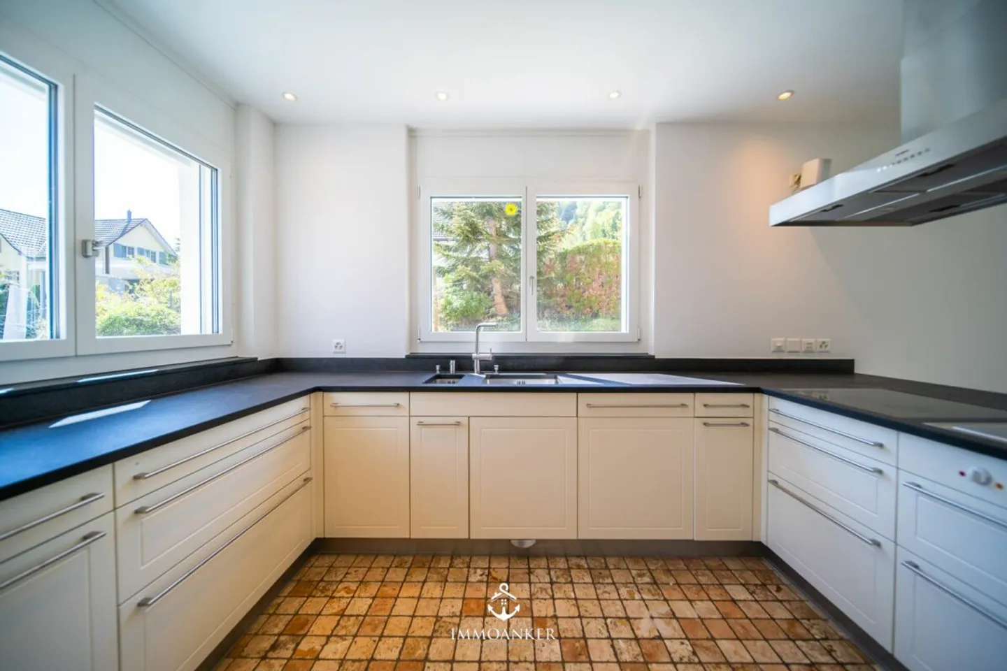 Moderna casa unifamiliare di 10,5 stanze con vista panoramica, standard Minergie e potenziale d'uso versatile a Pfungen - Foto 8 di 13