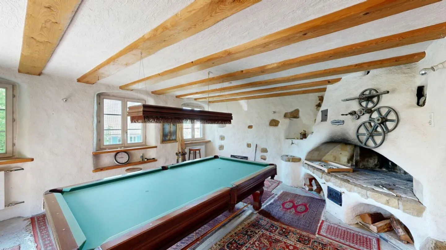 Einzigartiges Haus mit grosser Garage - Foto 1 von 13