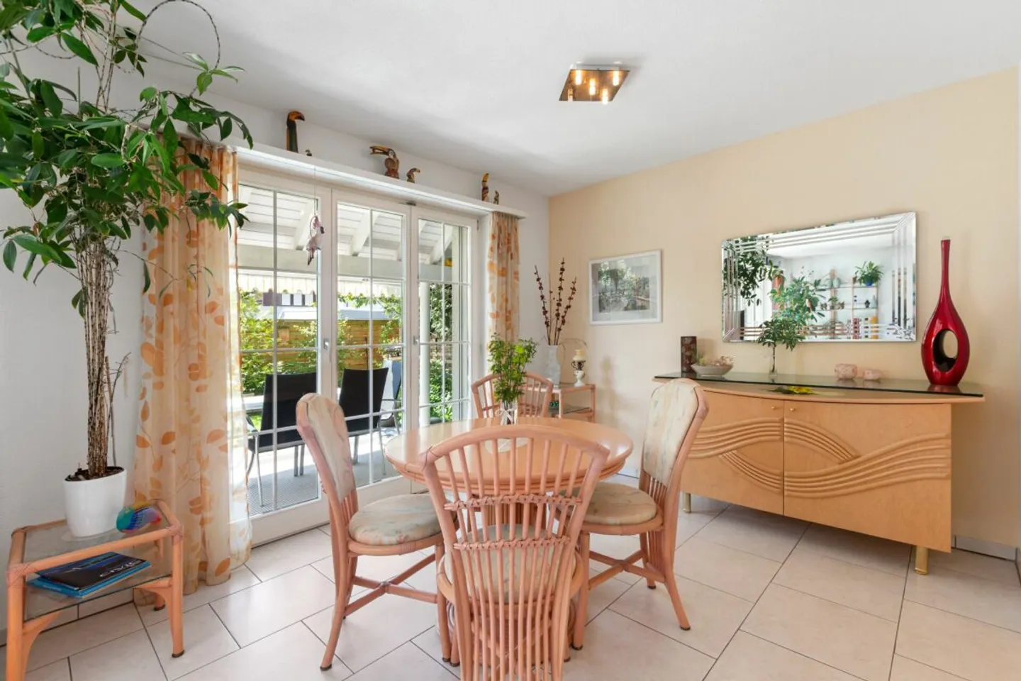 Casa bifamiliare ben tenuta con idillio da giardino - Foto 4 di 13