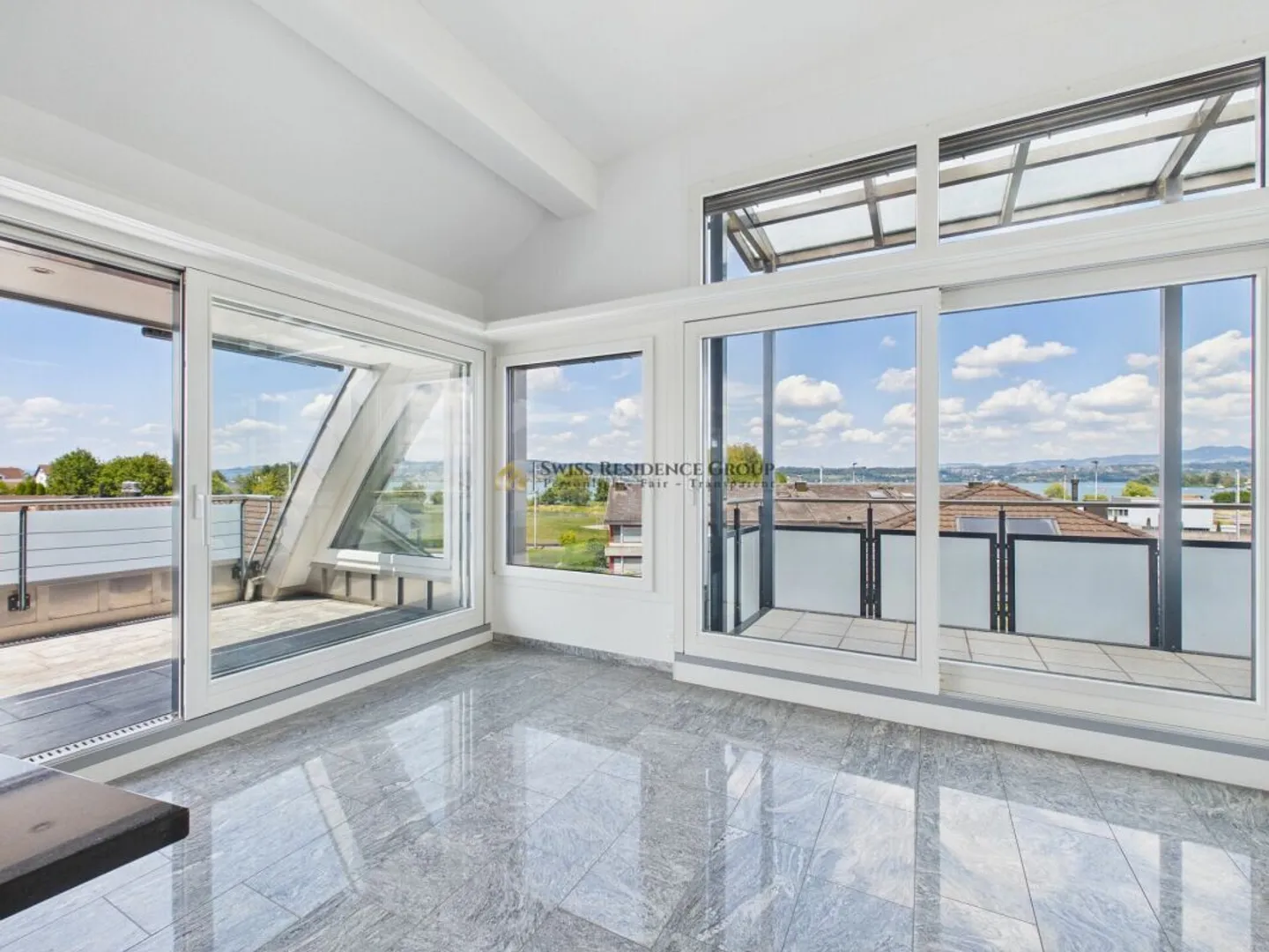 Exclusive with breathtaking lake view - private rooftop terrace - wellness oasis - Photo 6 of 13
