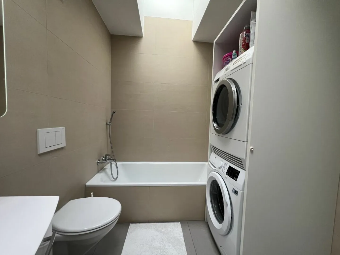 Above the rooftops of Arbon: Penthouse apartment with sunny roof terrace and lake view - Photo 8 of 13