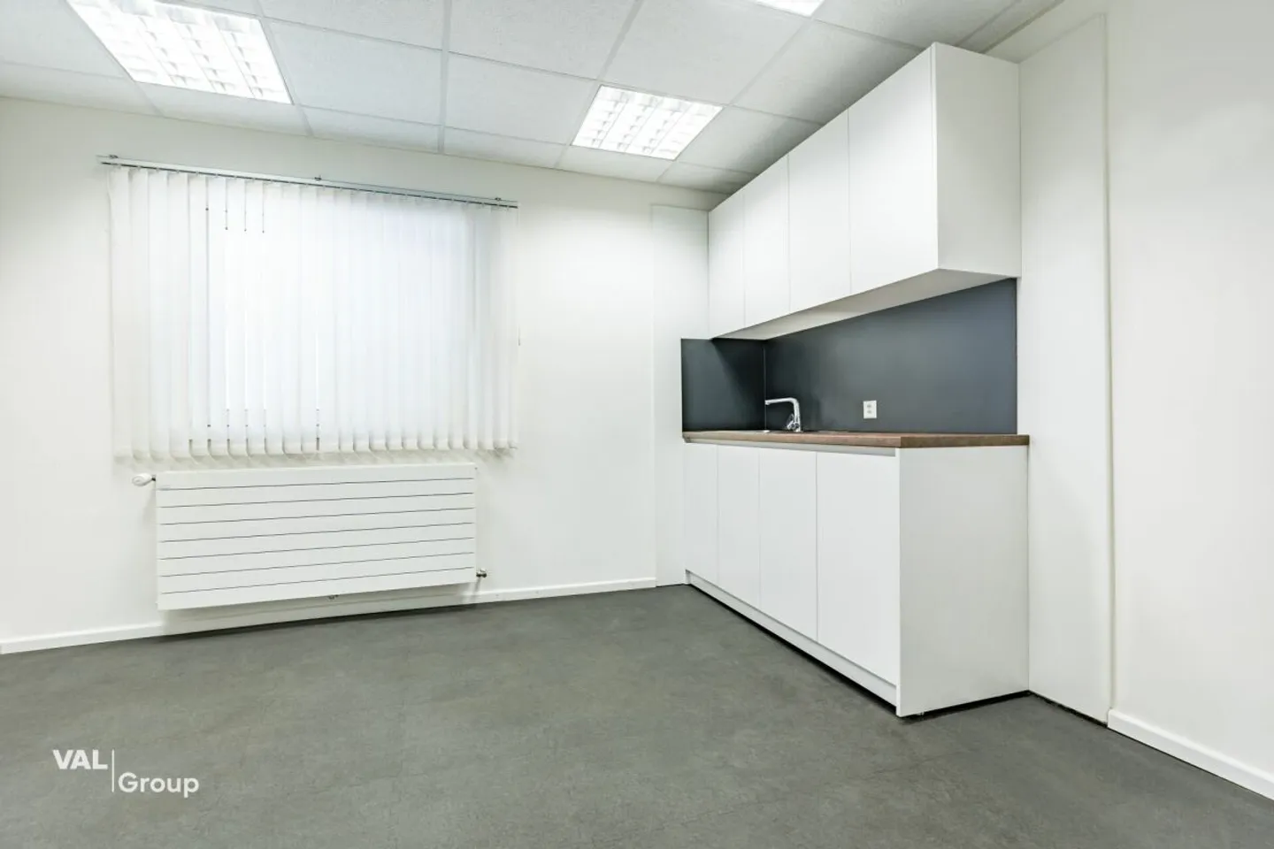 Salle commerciale moderne dans le marché de détail 'Dreispitz' - Photo 6 sur 13