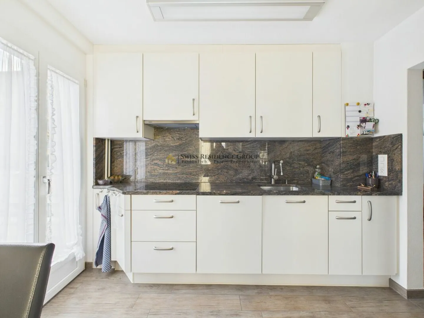 Wohnen &amp; Arbeiten vereint - Einfamilienhaus mit 60 m² Geschäftsanbau - Foto 3 von 13