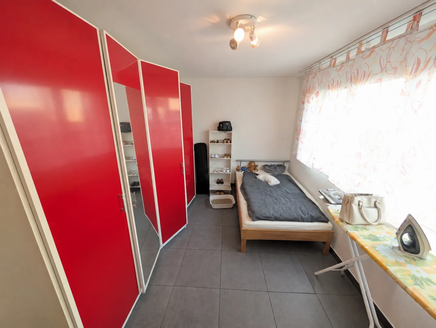 Bright garden apartment in the sought-after "Diamant" development - Photo 9 of 13