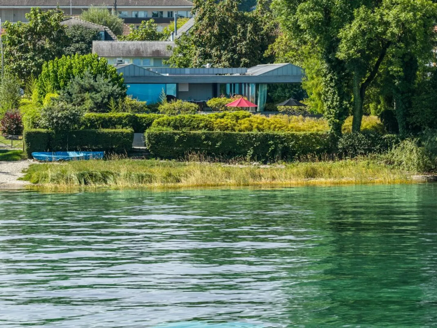 Villa moderne avec accès au lac, piscine et bien-être - Photo 2 sur 11