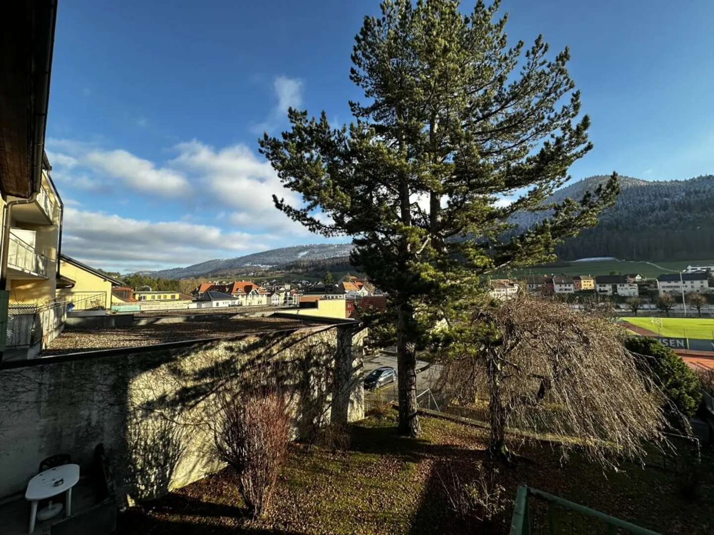 EDIFICIO ATTRAVERSANTE, 4 APPARTAMENTI, 1 NEGOZIO E 1 RISTORANTE - Foto 4 di 13