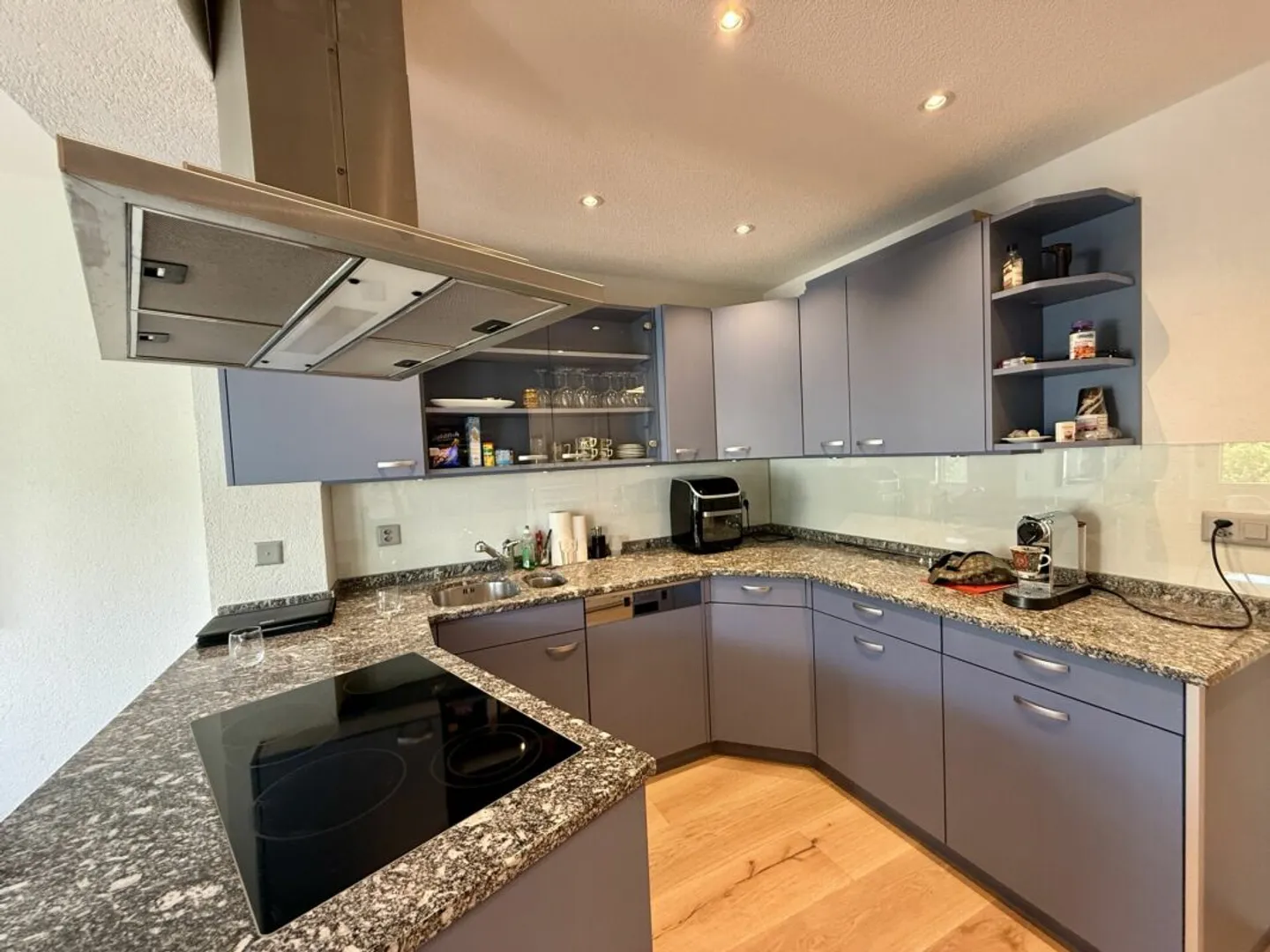 Casa familiare modernizzata con piscina - Foto 8 di 13