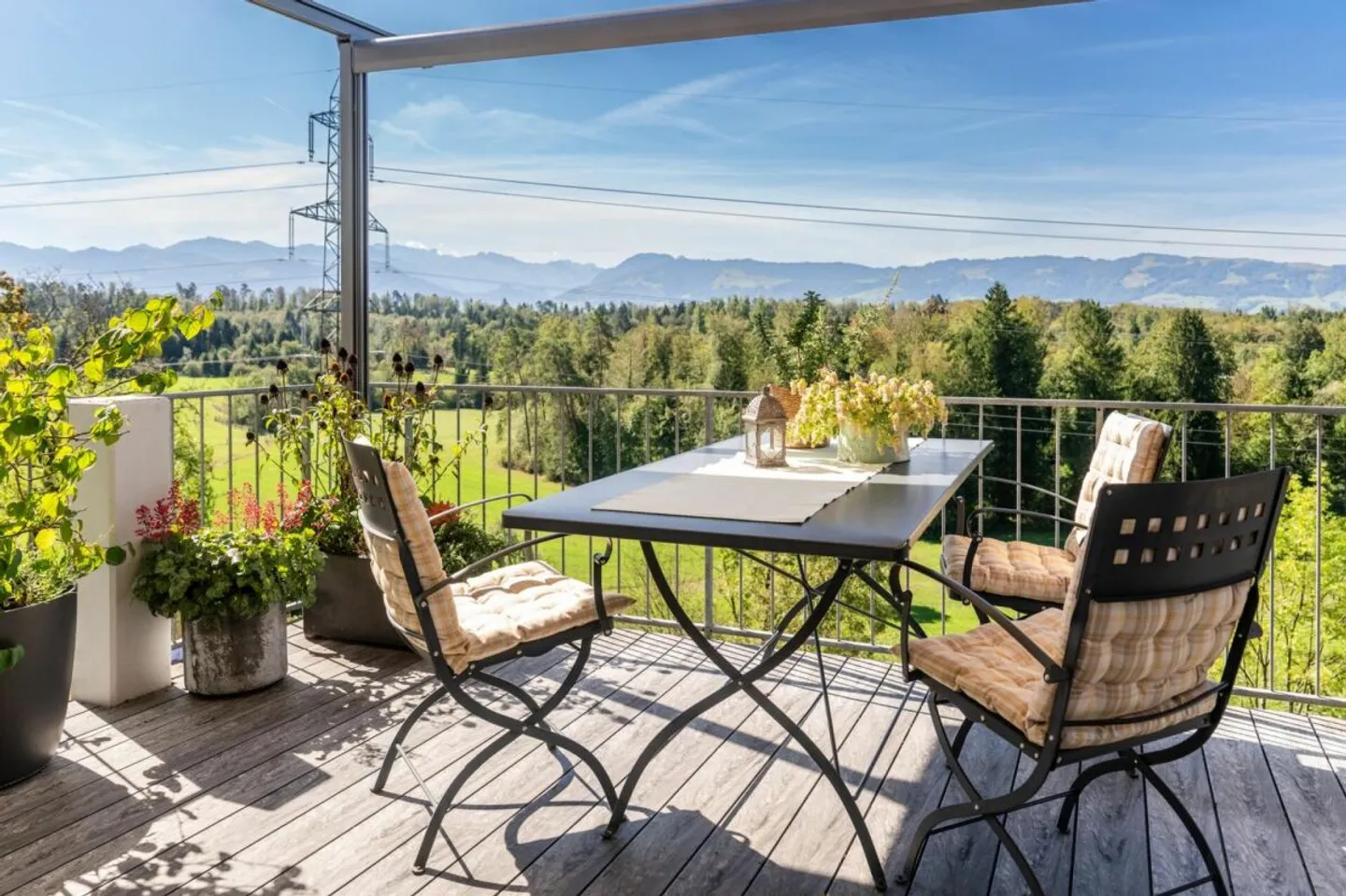 Grande appartement en duplex avec vue dégagée - Photo 3 sur 13