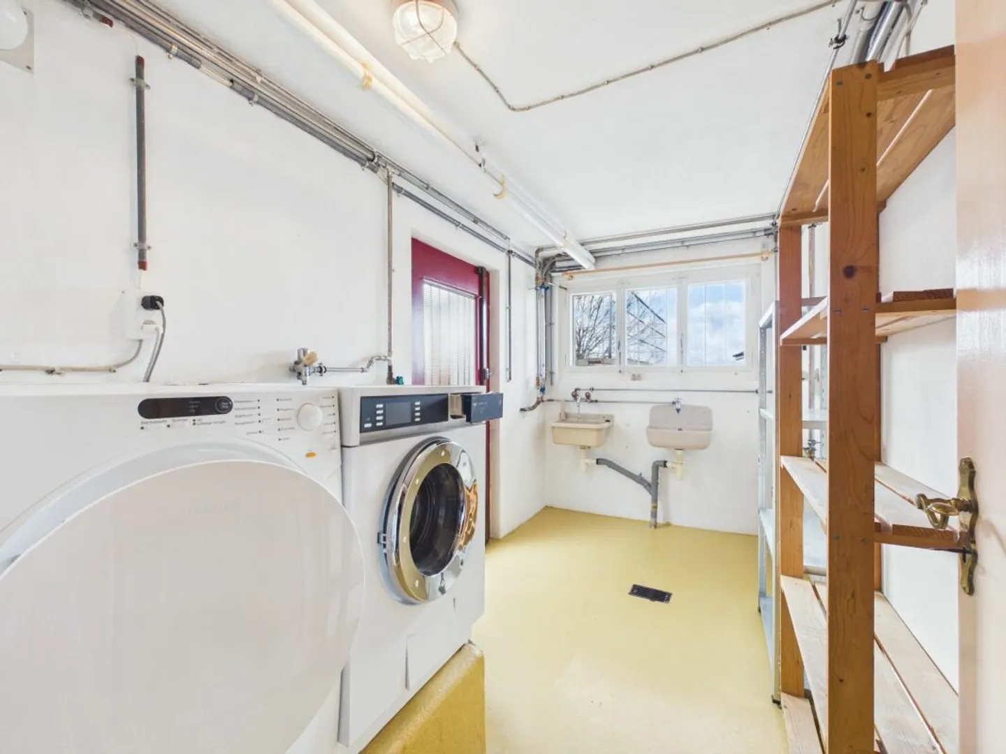 Ampia casa familiare con piscina - Foto 8 di 13