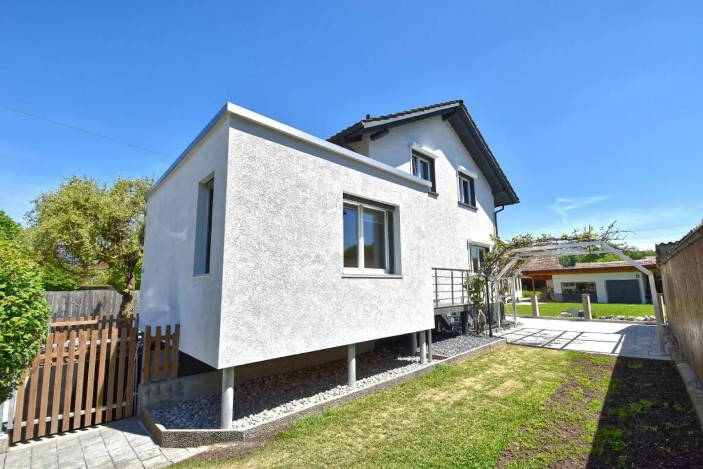 Charming Detached Family Home - Photo 2 of 13
