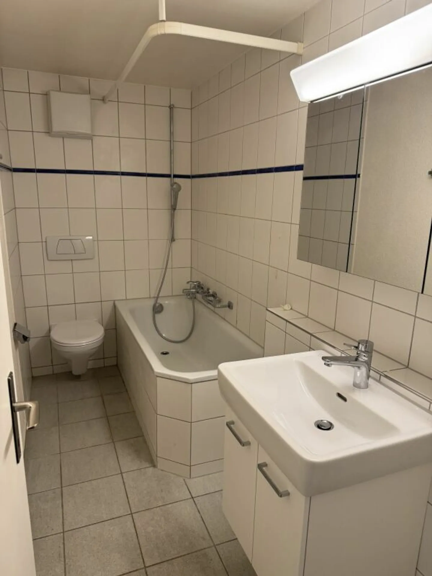 Renovated apartment with new kitchen by the Rhine - Photo 4 of 7