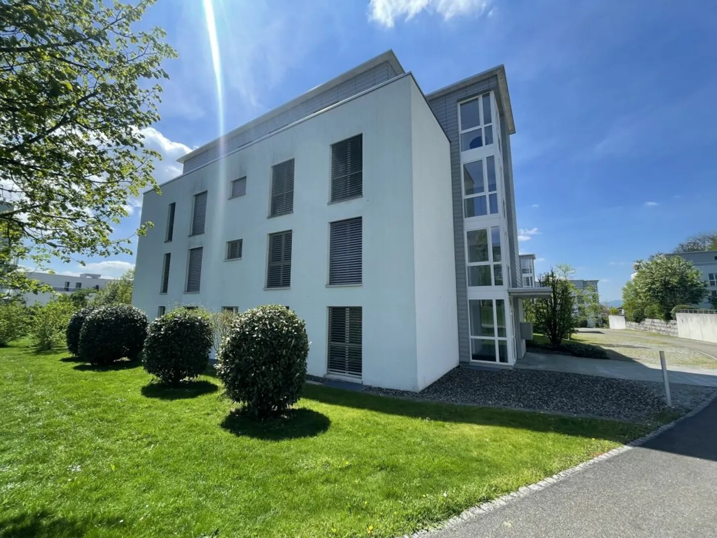 Appartamento giardino moderno, luminoso e attraente di 4,5 stanze a Niederrohrdorf AG - Foto 1 di 11