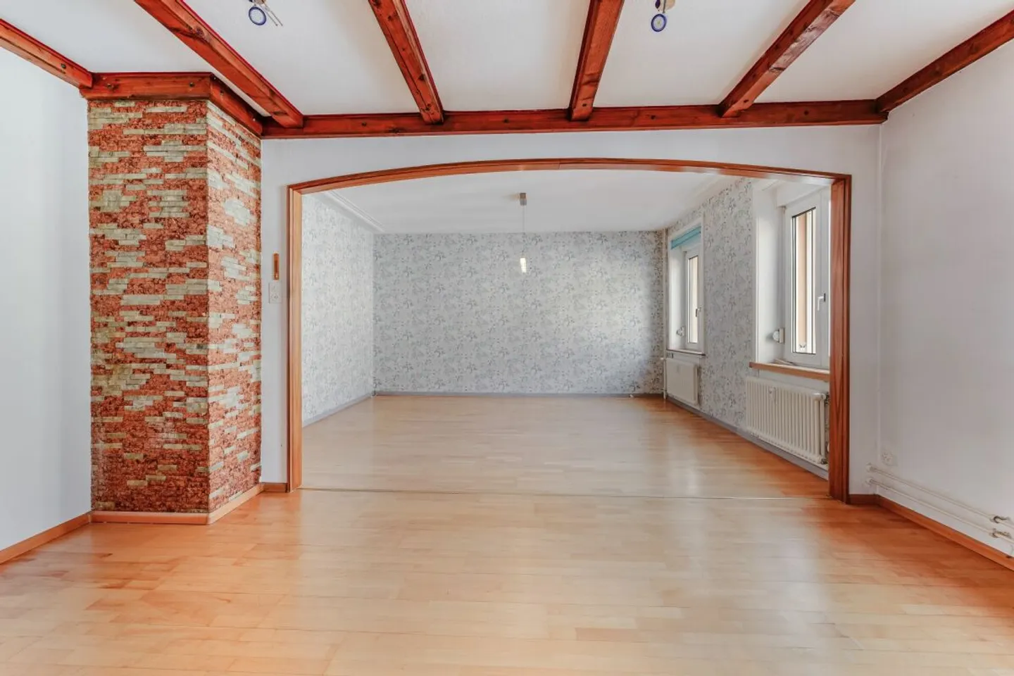 Charmantes Mehrfamilienhaus mit Ateliergebäude, Parkplatz und vielfältigen Möglichkeiten - Photo 8 of 13