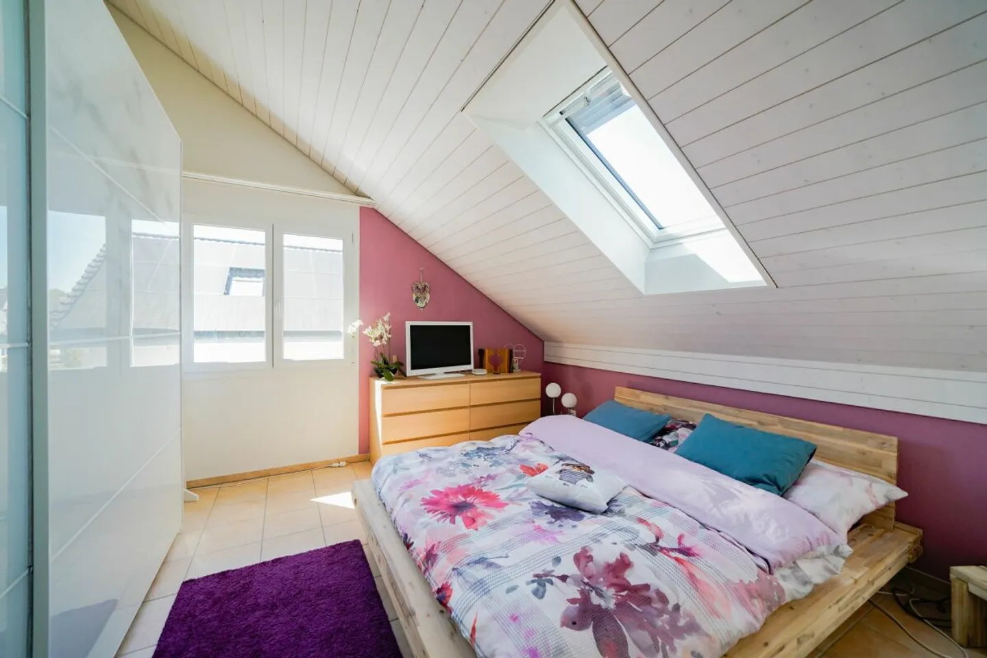 Detached single-family house with well-kept surroundings in an attractive location - Photo 6 of 13