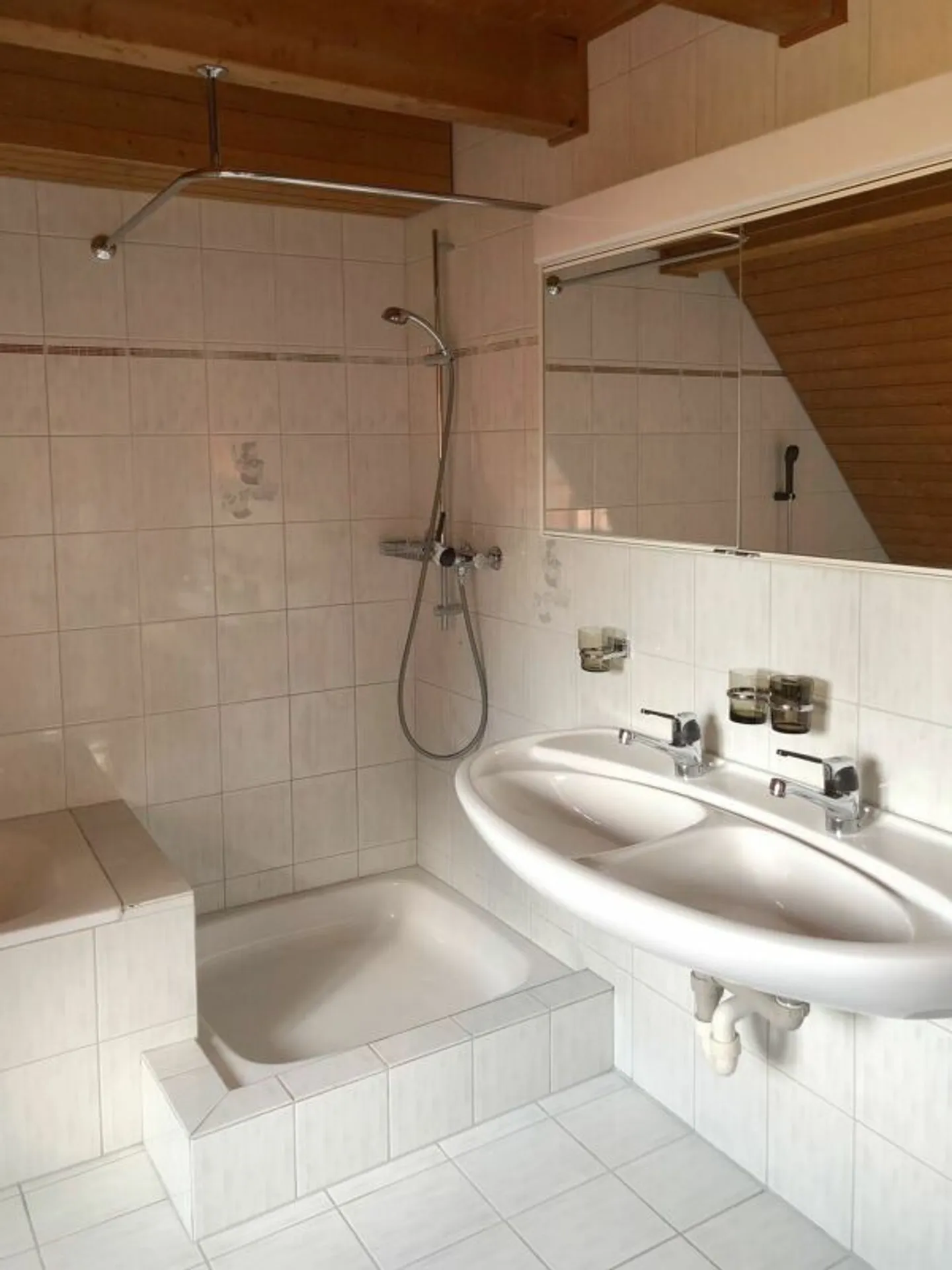 Charming investment property in prime central location - Photo 3 of 13