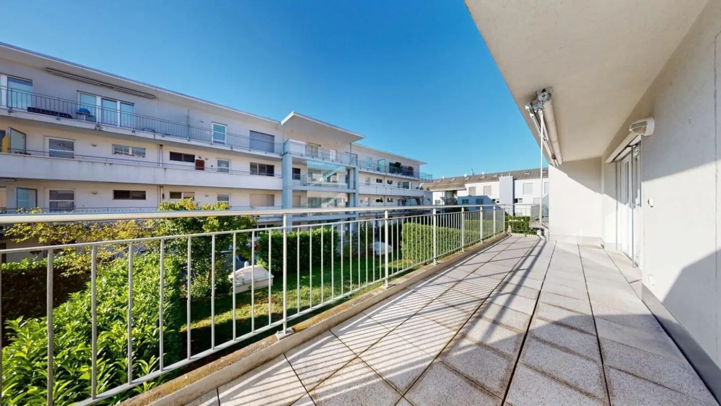 Modern 4.5 Room Apartment with Terrace & Lift in Luterbach - Photo 1 of 13