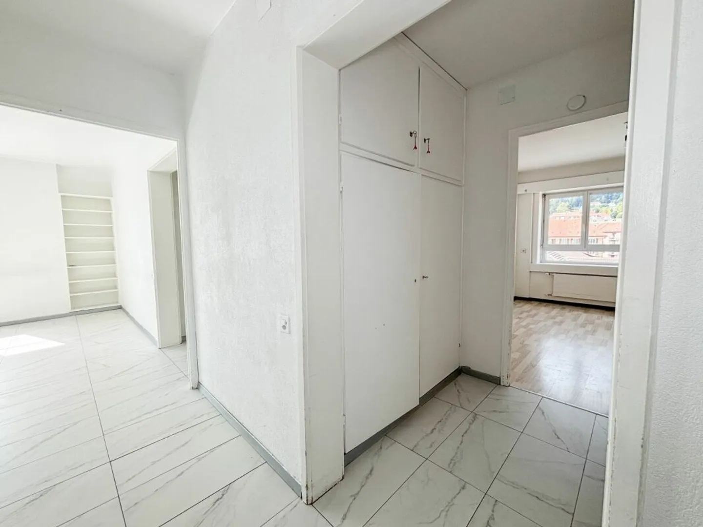 Lumineux et spacieux appartement de 5 pièces - Foto 6 von 13