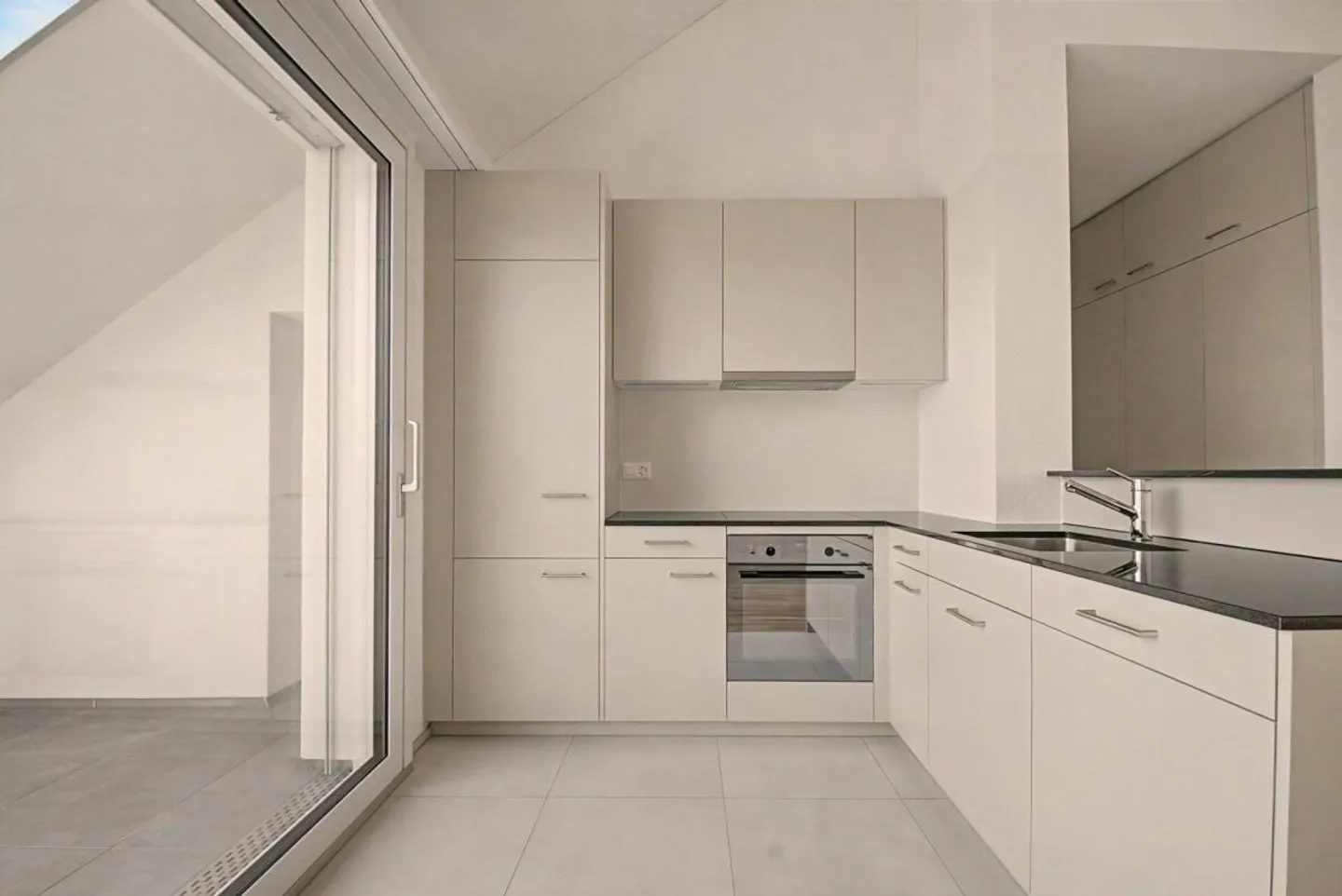Appartements en attique de 2,5 pièces avec vue sur le lac ! - Photo 2 sur 11