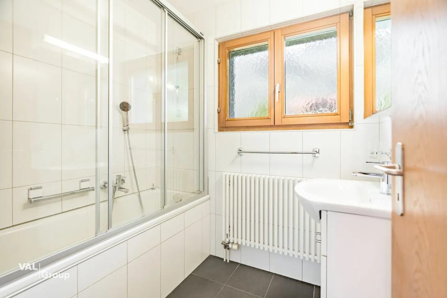 Spacious 5.5-room single-family house in Raron - plenty of space, garden, and sunny location - Photo 12 of 13