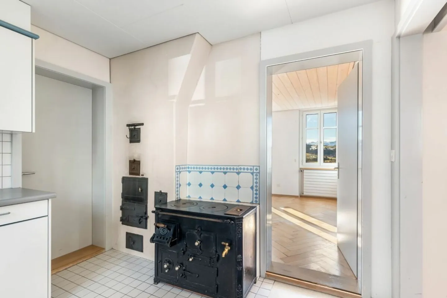 5.5 Room Apartment with Stunning View over the Appenzellerland. - Photo 4 of 9