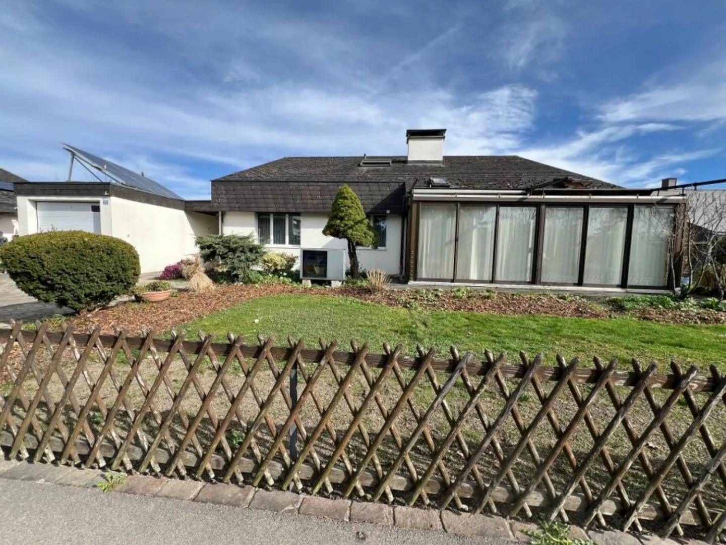 Casa familiare con appartamento - Foto 2 di 13