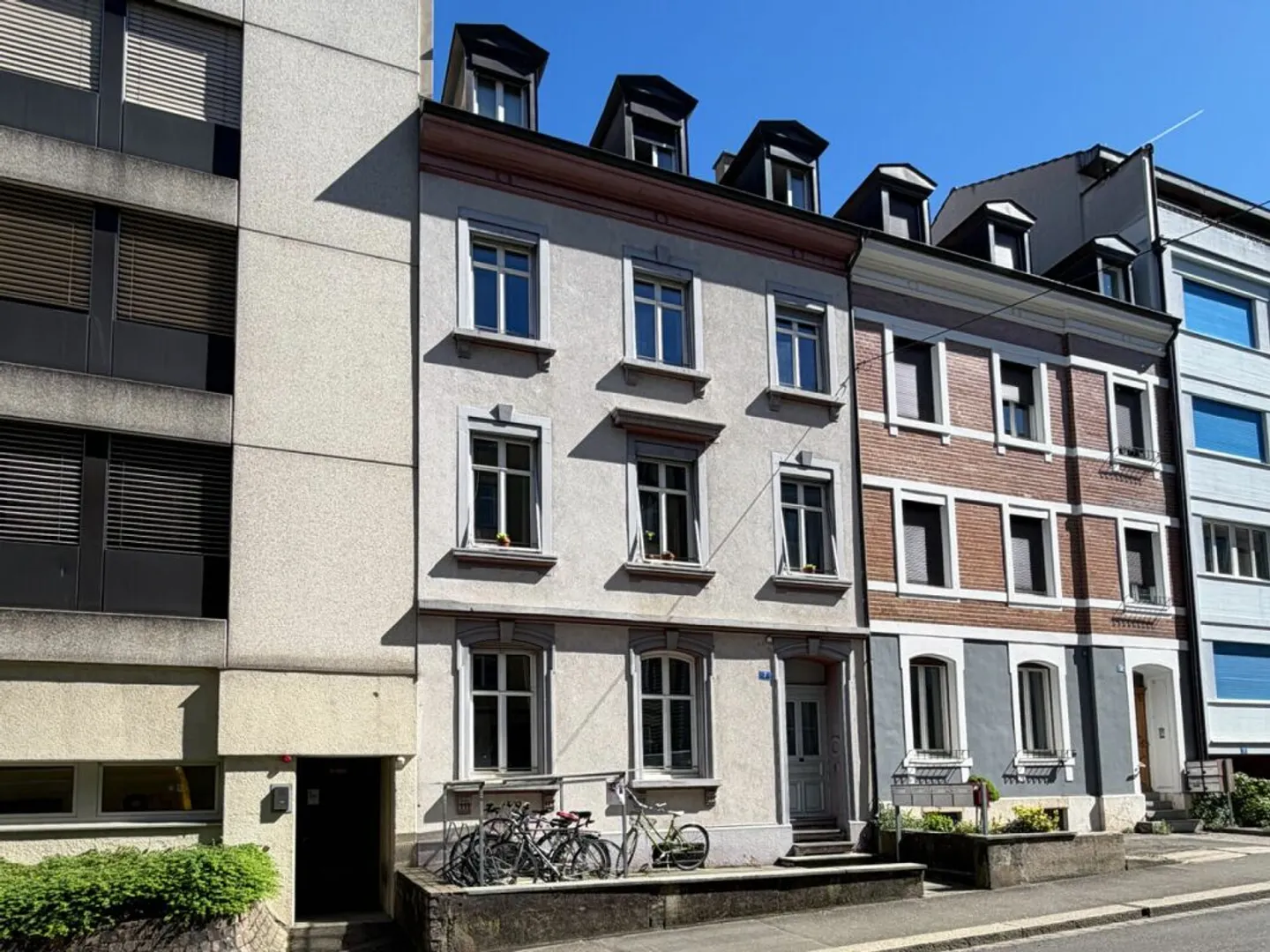 Multi-family house with 4 apartments in the popular Iselin district - Photo 1 of 13