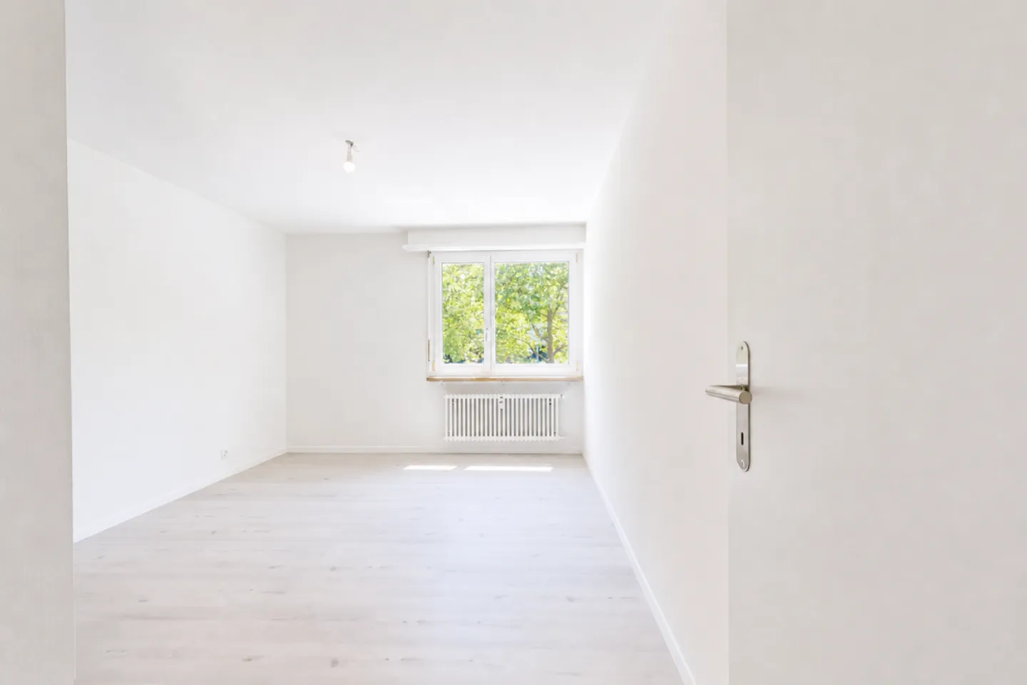 frisch renovierte 3.5-ZWG mit Balkon, Keller, Estrich, Waschmaschine und Parkplatz - Photo 9 of 13