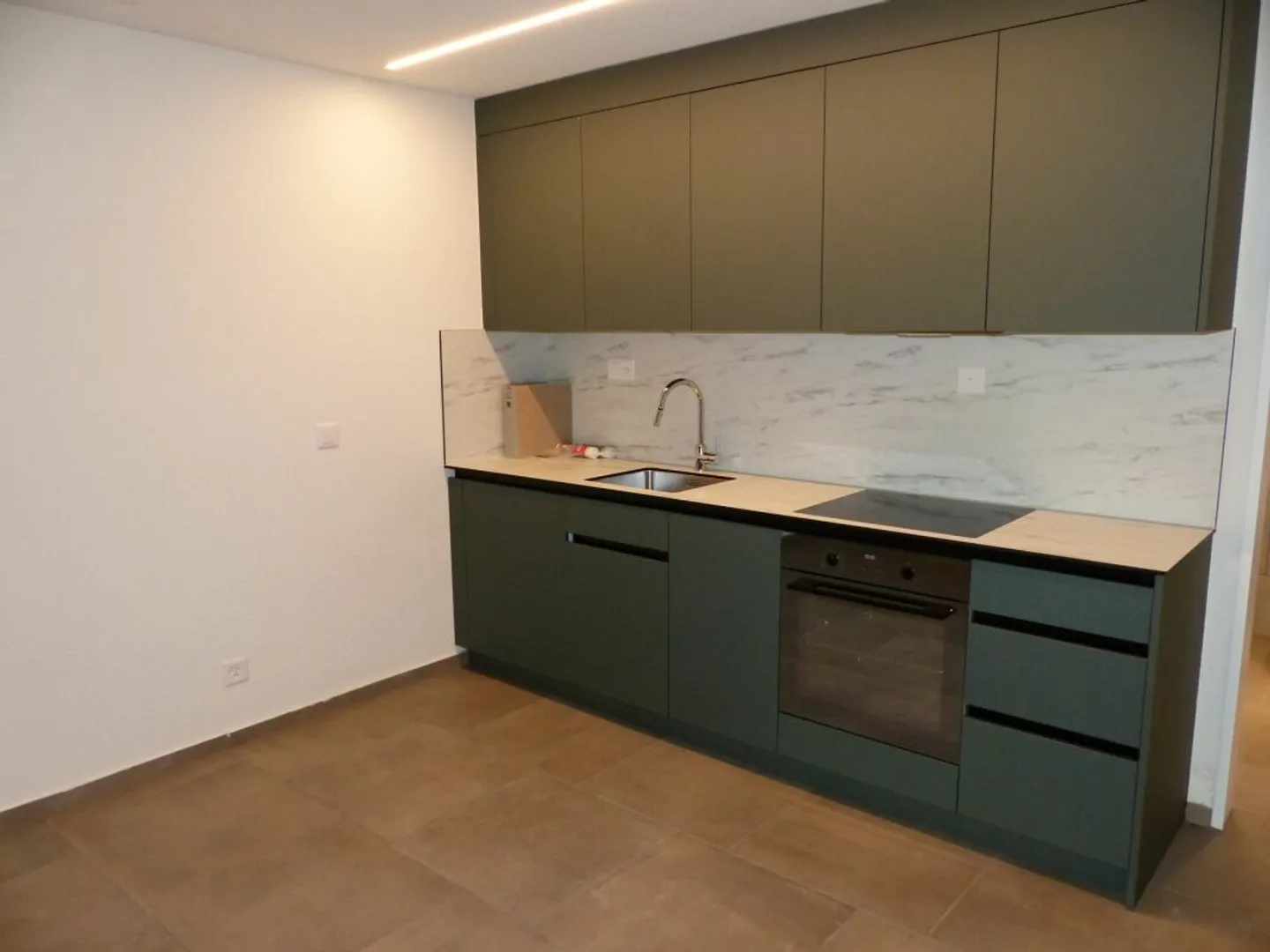 1 Room Hobby Office Space with Kitchen and Bathroom - Photo 3 of 6