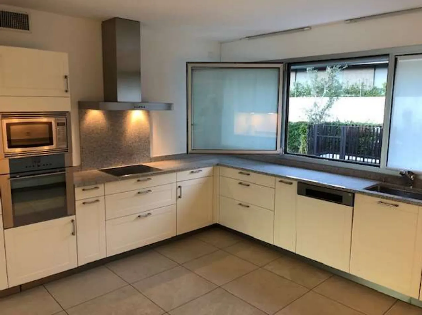 Duplex Elegante con Vista Lago - Foto 7 di 13