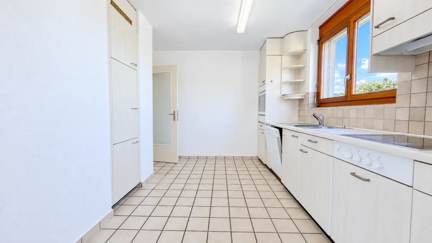 Large Renovated 5.0 Apartment with Large Playground - Photo 10 of 13