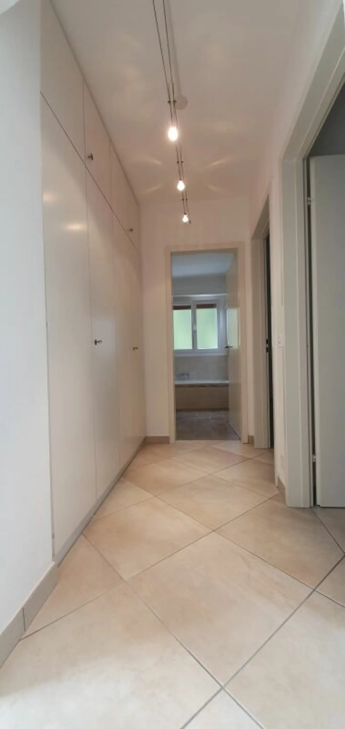 Appartement lumineux et bien structuré - Photo 7 sur 12