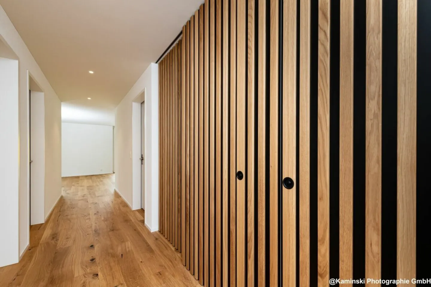 Appartamento giardino 4,5 locali elegante in costruzione ibrida in legno nobile - Foto 9 di 13