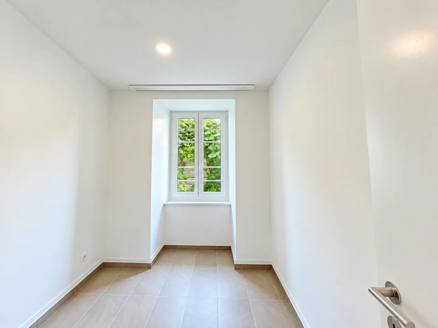St-Saphorin: In the heart of the village, 3.5 rooms rented, just steps from the lake - Photo 5 of 7