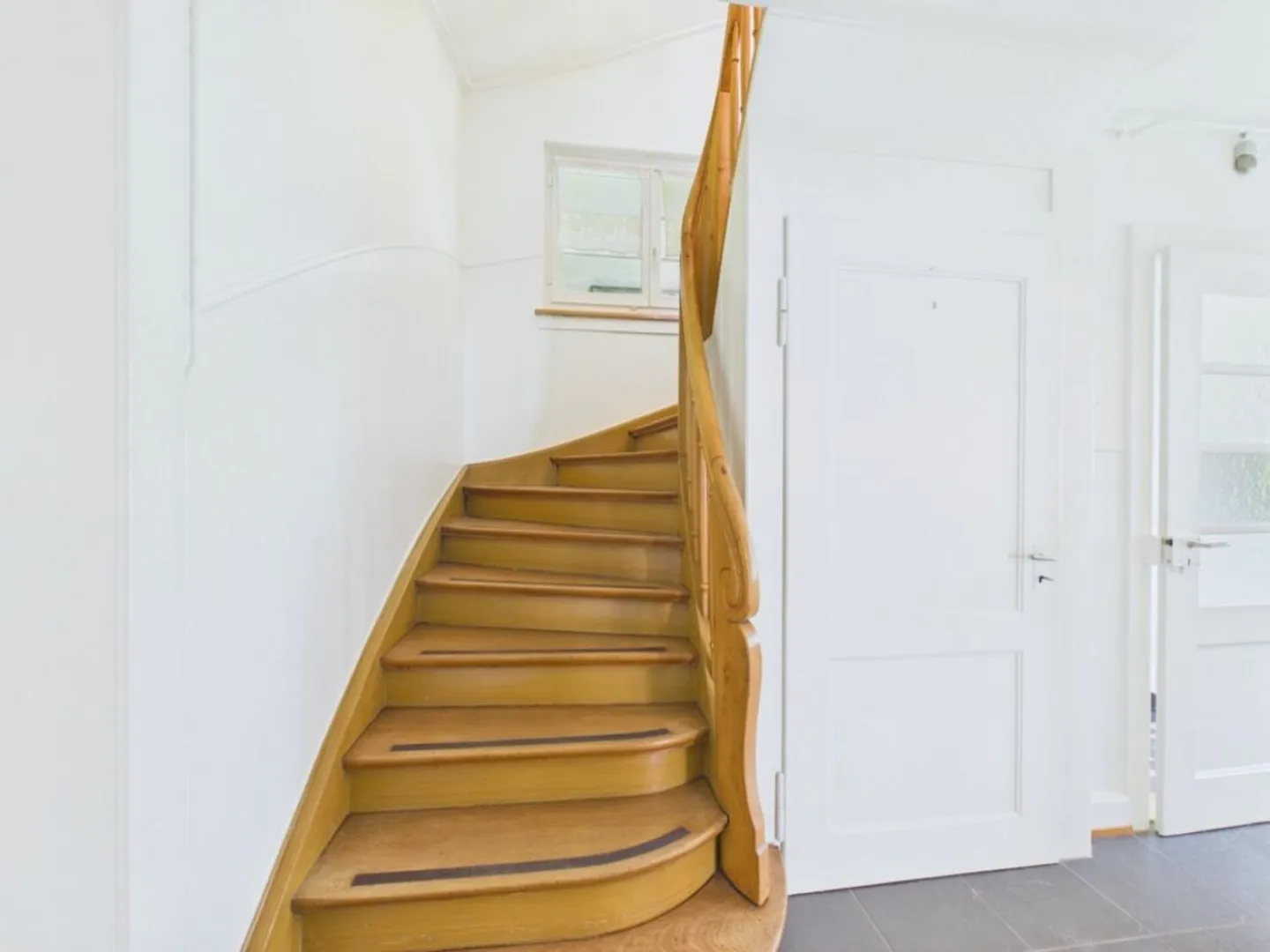 Einfamilienhaus mit Seesicht & Potenzial - Foto 10 von 13