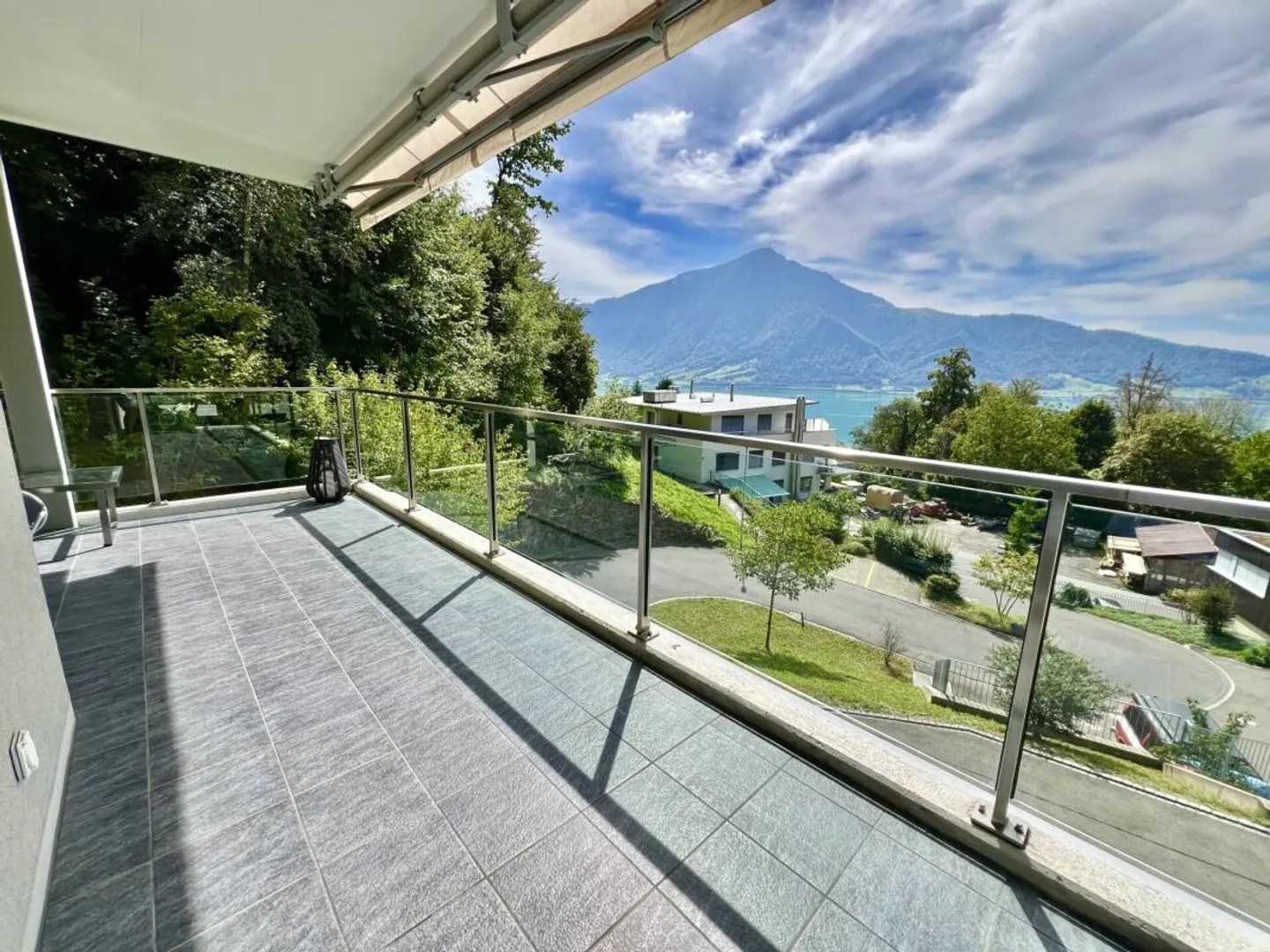 Appartement élégant 3,5 pièces avec vue sur le lac - Photo 1 sur 13