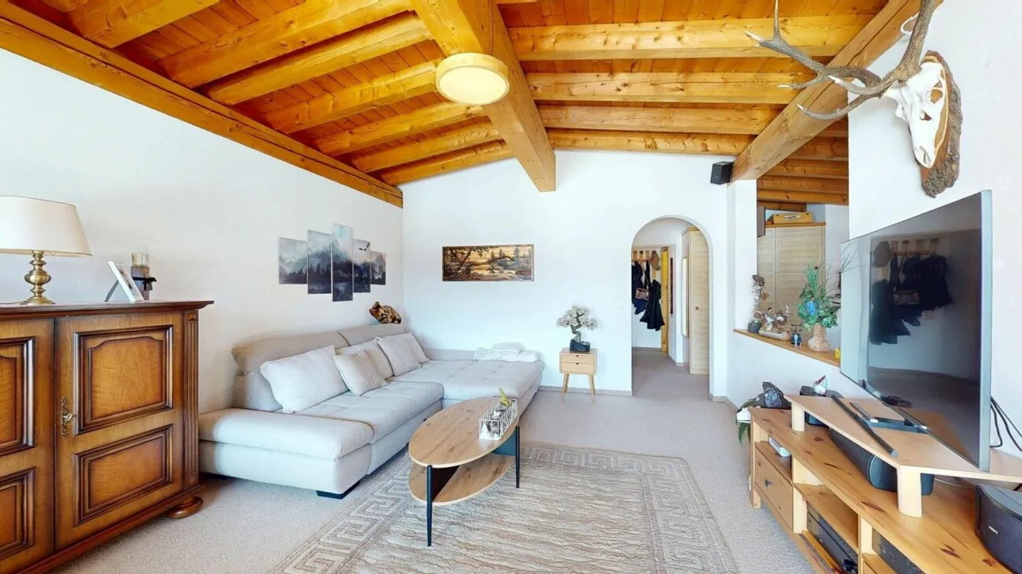 Appartamento attico 3.5 locali con vista mozzafiato sul Val Surses - Foto 1 di 13