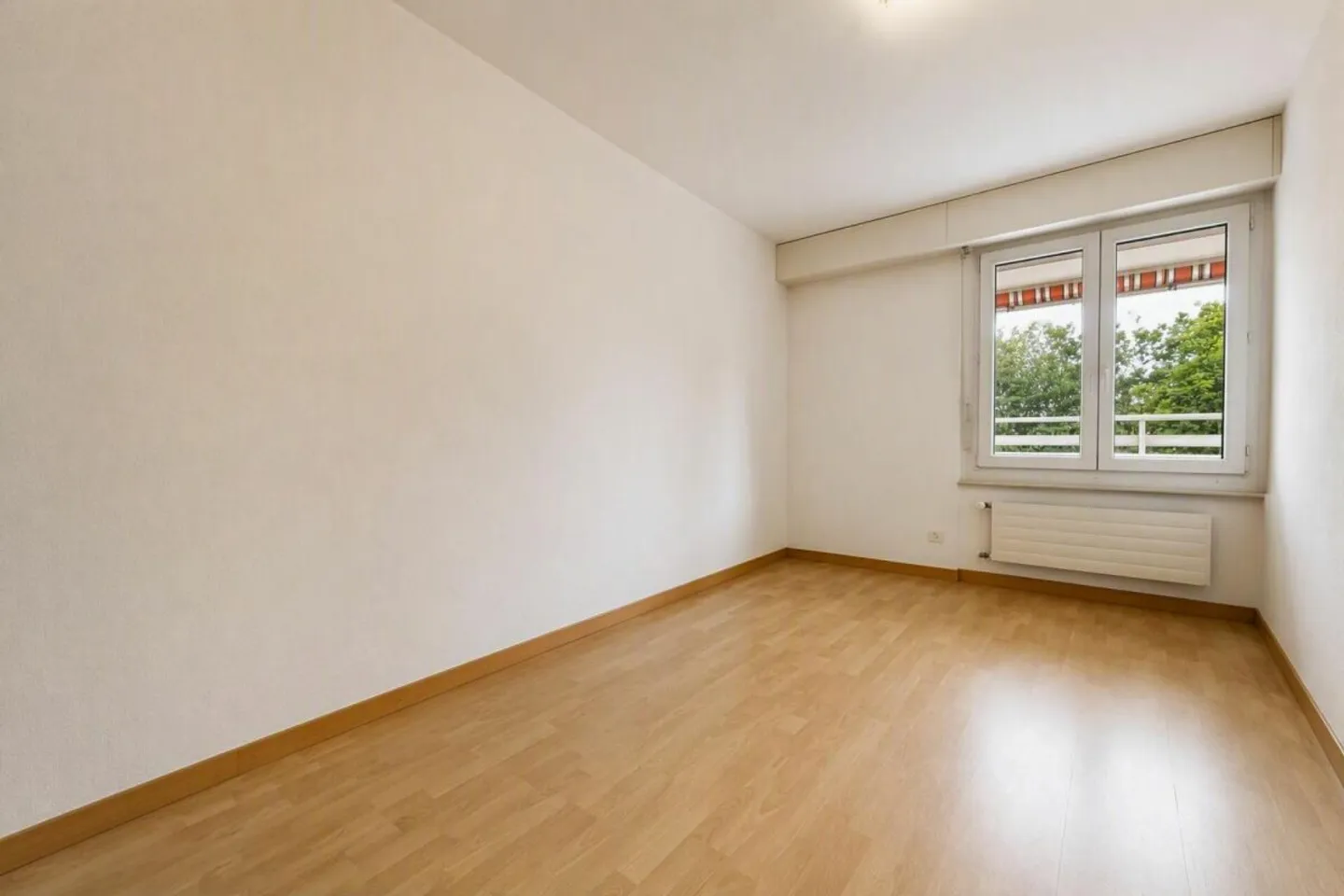 Appartement lumineux de 4,5 pièces dans un emplacement calme et central - Photo 6 sur 9