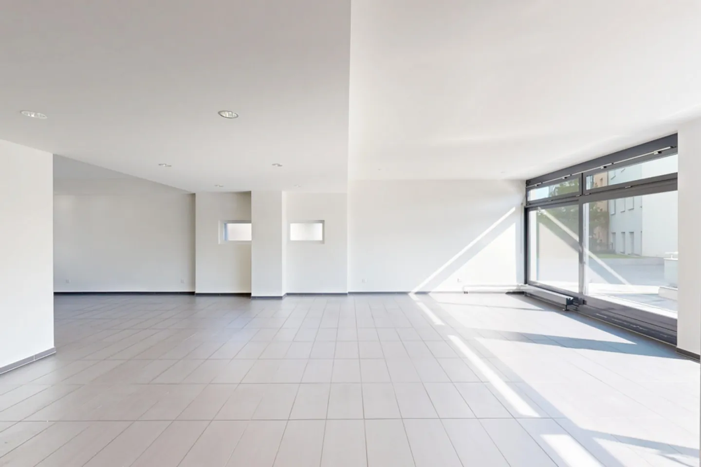 Spazio ufficio / negozio attraente al piano terra con terrazza e magazzino - Foto 6 di 12