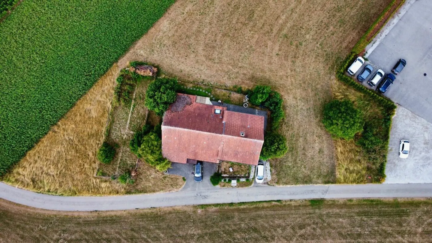 Farmhouse with Barn on 2,178 m² - Freedom, Charm and Countless Possibilities - Photo 5 of 13
