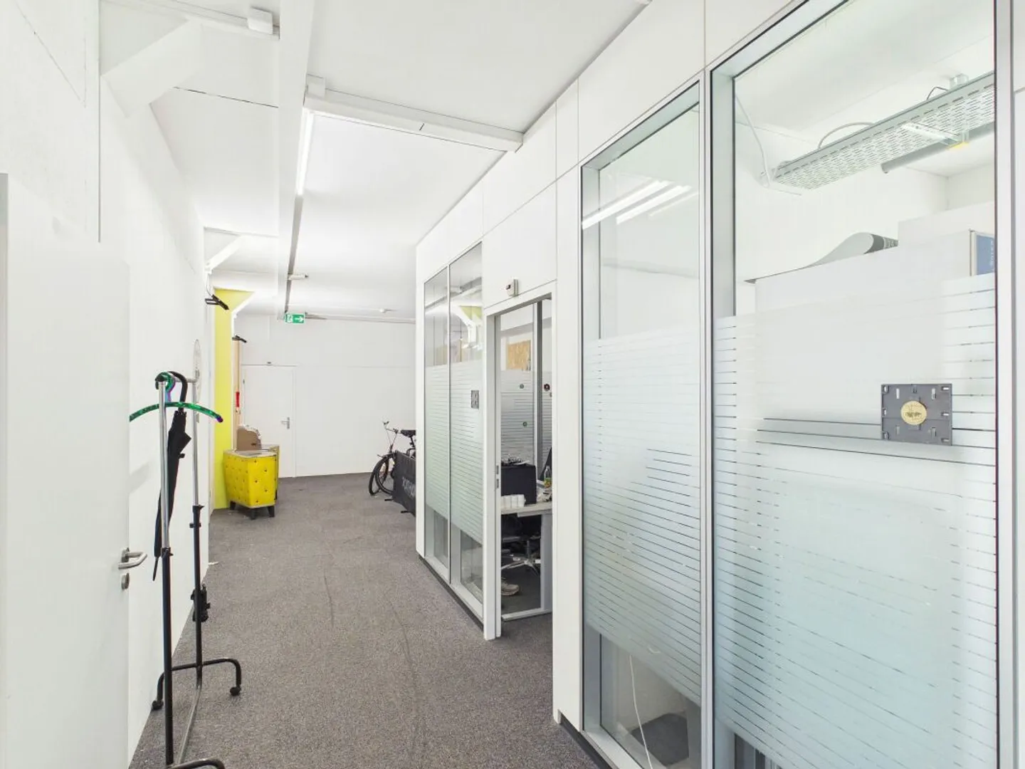 Attractive Office Space with View of the MFO Park - Zurich-Oerlikon - Photo 9 of 13