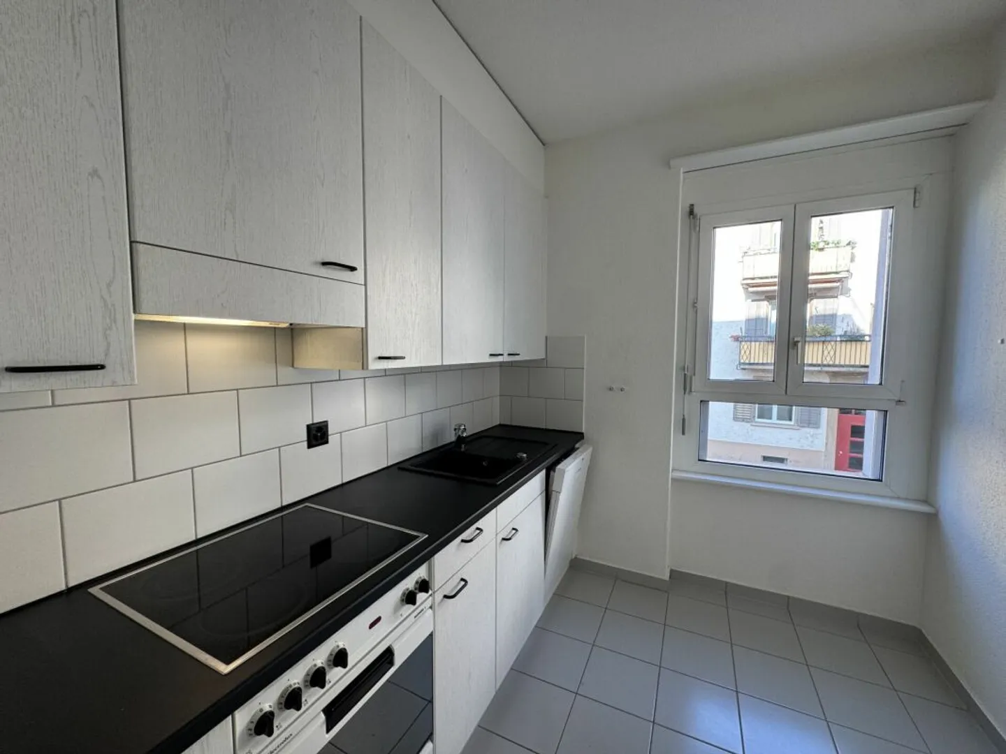 Urban living in a prime location: Beautiful 3.5-room apartment near Limmat and Zurich Wipkingen train station - Photo 5 of 8