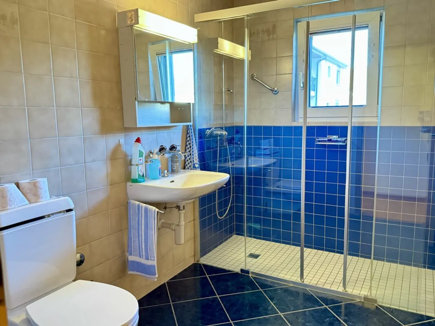 Vivere comodamente tra natura e vita quotidiana con balcone - Foto 8 di 9