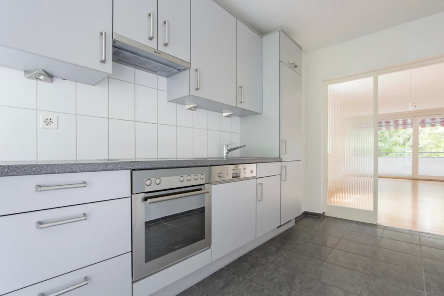 Appartement confortable avec balcon, ascenseur et emplacement central - Photo 1 sur 11