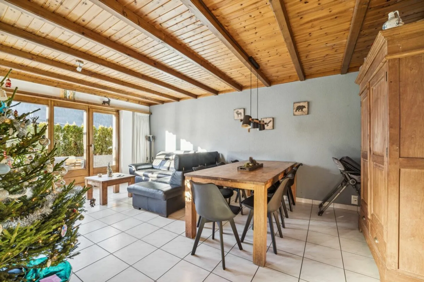 Freistehendes 5,5-Zimmer-Einfamilienhaus in Niedergesteln VS mit Baulandreserve - Foto 1 di 13