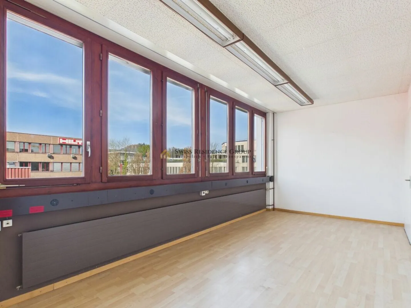 Espace commercial lumineux et polyvalent avec une sensation d'espace généreuse - 193 m² - Photo 5 sur 10