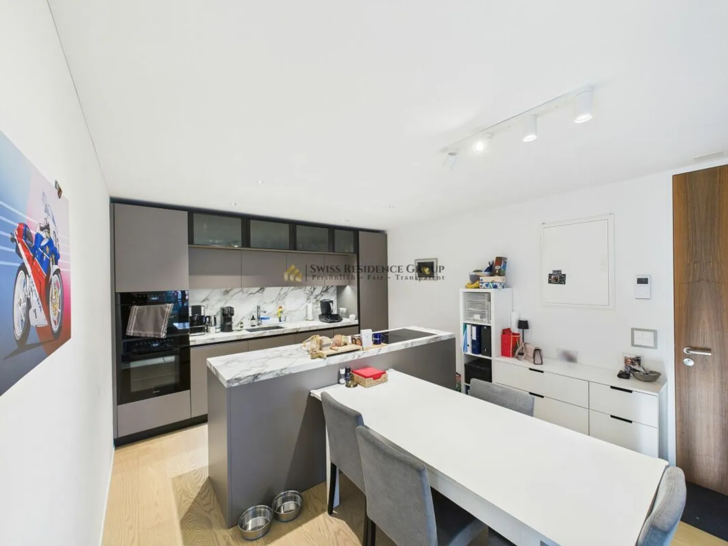 Exclusive living with private outdoor area - Photo 9 of 13