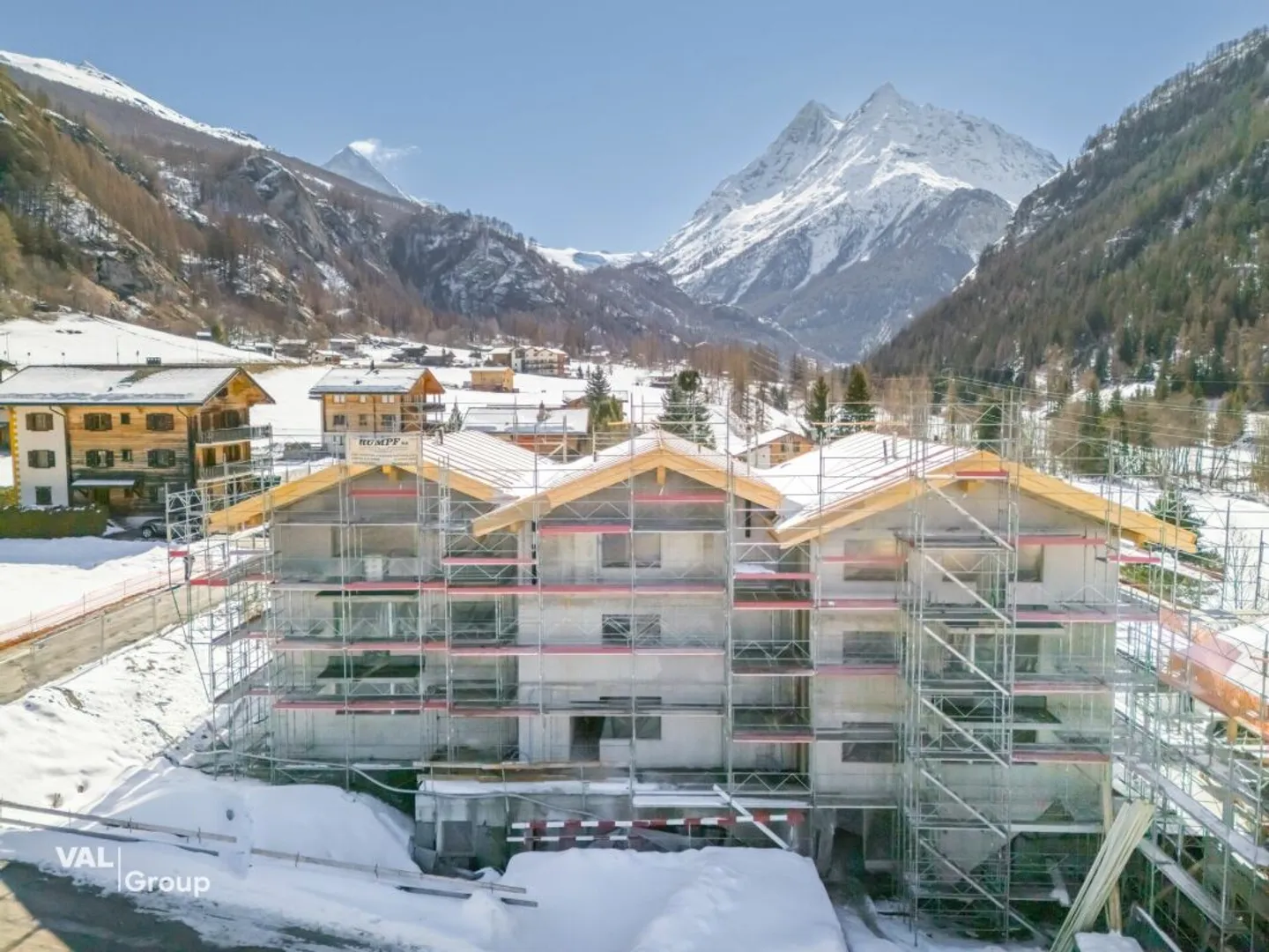 Elegance and Nature - Spacious 4.5 Rooms with Terrace and Garden - Photo 9 of 13