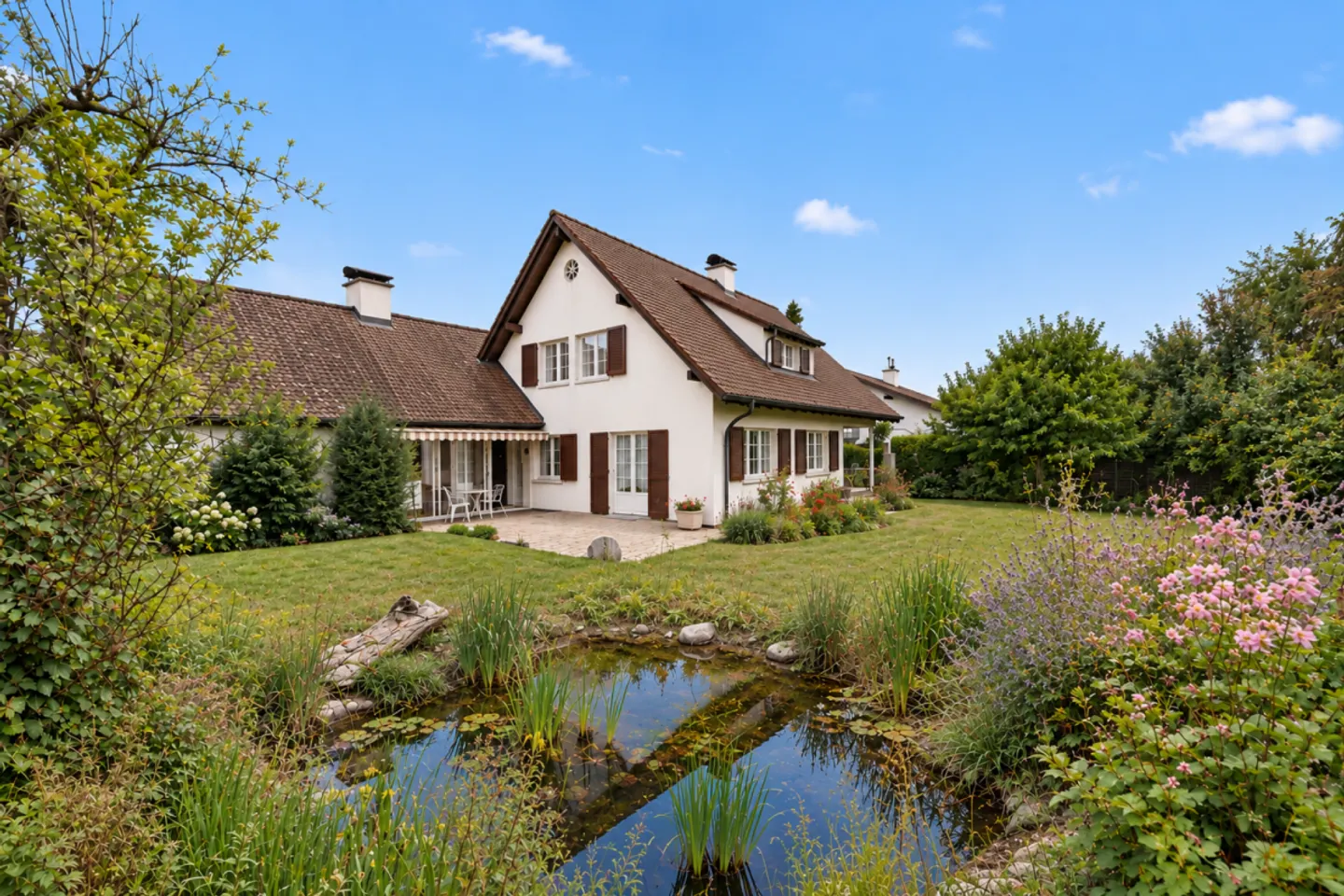 Country House Charm Meets Garden Paradise - Photo 3 of 13