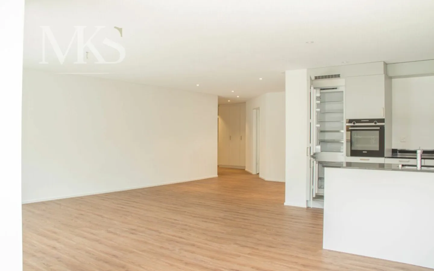 Ampio appartamento di 4,5 locali situato nel centro a Naters (133 m2) - Foto 4 di 13